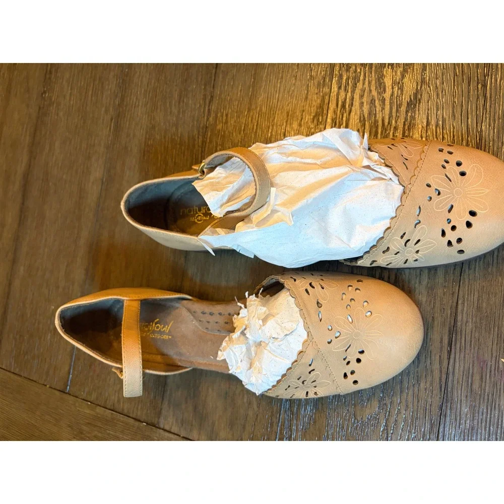 Natural Soul Mary Jane Flats Women 8M Tan Floral Laser Cut Scalloped Comfort